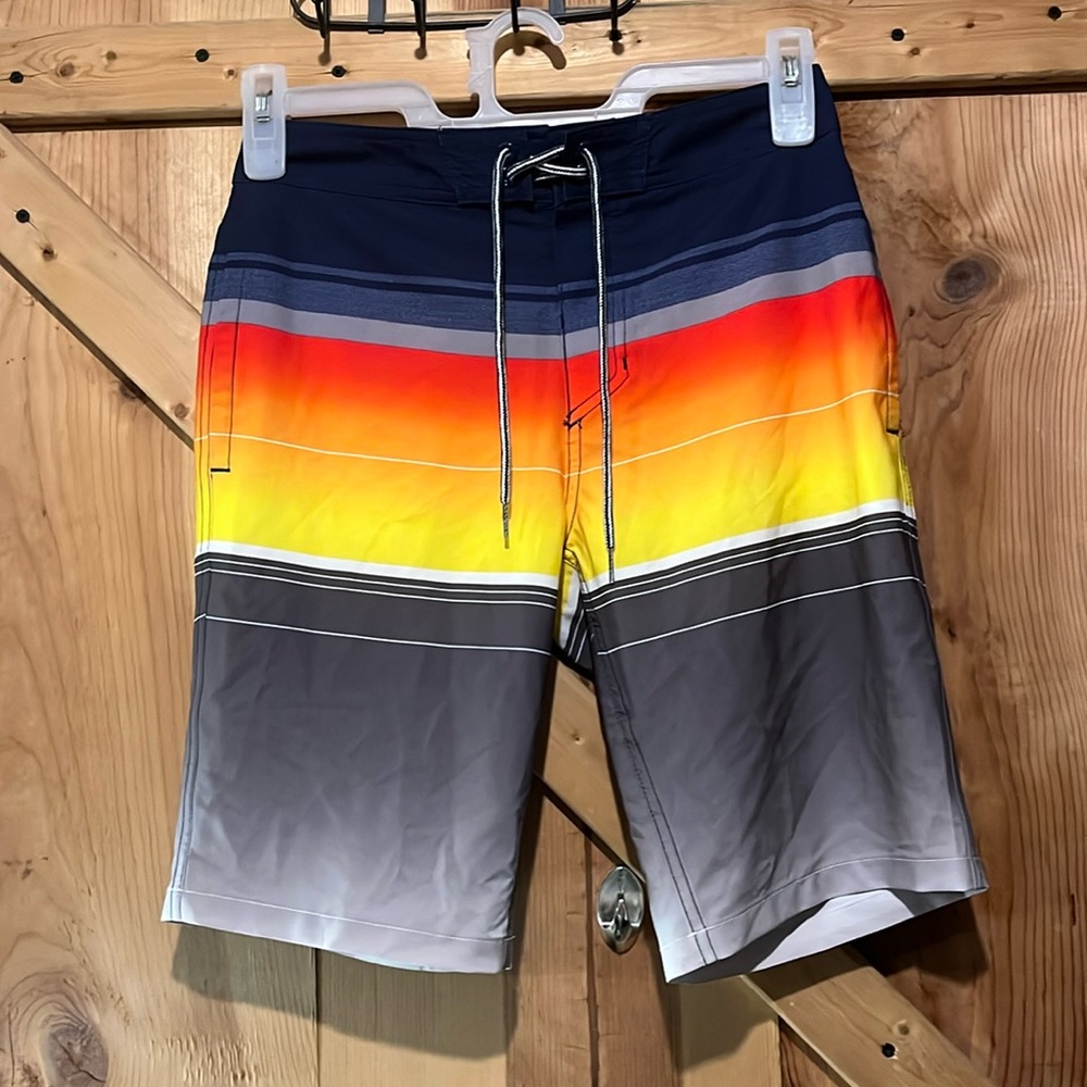 NWOT Goodfellow size 28 swim shorts, side and back pockets Velcro waist